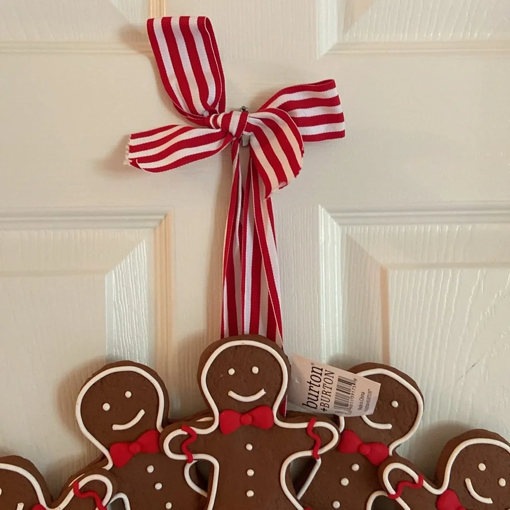 18” Gingerbread Men Christmas Wreath Layered Decorated w/ White & Red Icing - Picture 4 of 16
